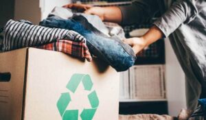 ideas para reciclar tu ropa vieja